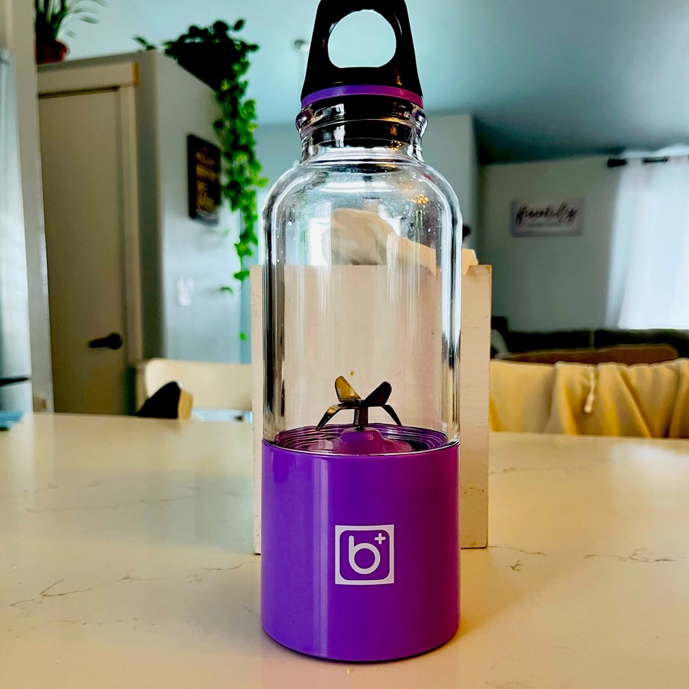 Portable bottle blender